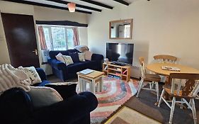 No 4 Trelawney Apartment - Onsite Bar - Restaurant - Horse Riding